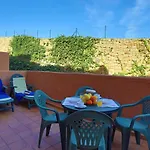 R25 Modern Bright 2 Bedroom Apartment