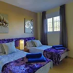 R25 Modern Bright 2 Bedroom Apartment