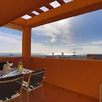 R25 Modern Bright 2 Bedroom Apartment