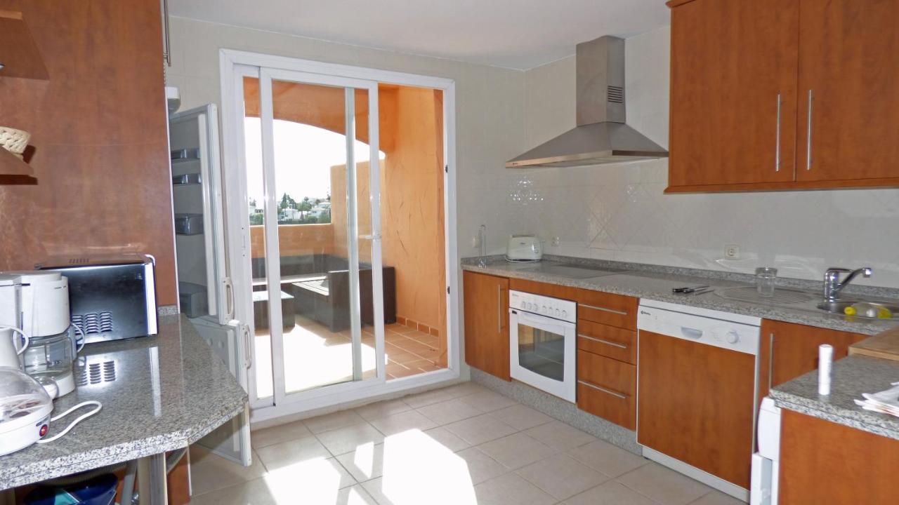R25 Modern Bright 2 Bedroom *