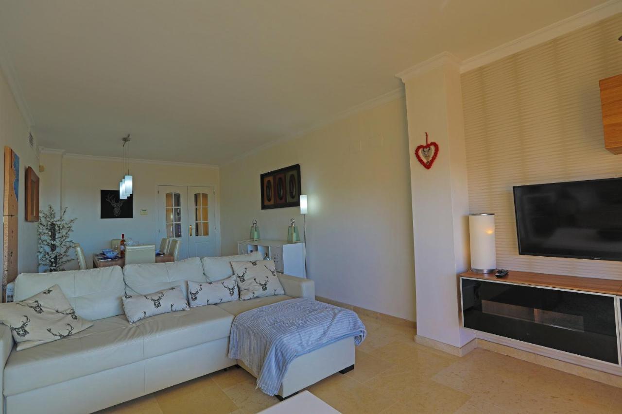 R25 Modern Bright 2 Bedroom Marbella